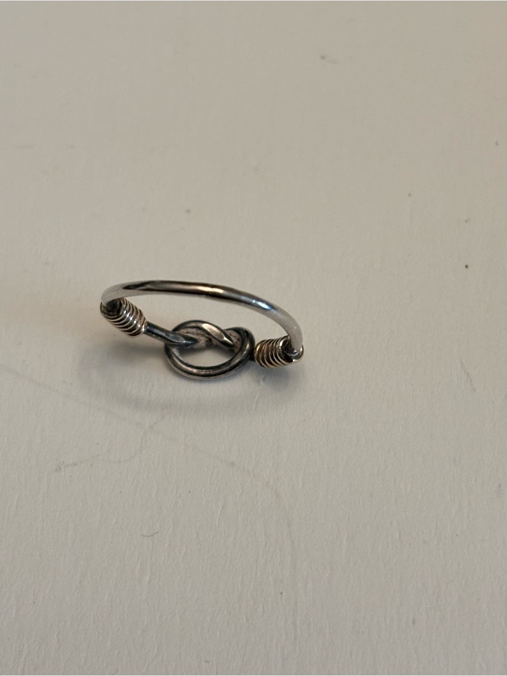 Pair of 925 Sterling Silver Pinky Rings – Lover’s Knot & Black Enamel Hearts - Picture 4 of 6
